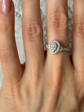 10K Gold Diamond Halo Ring Teardrop Cluster Elegant Ring